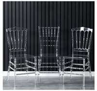 Chaises Chiavari en plastique durables, écologiques, imperméables pour la location d'événements tels que les mariages, les banquets et les dîners dans les hôtels