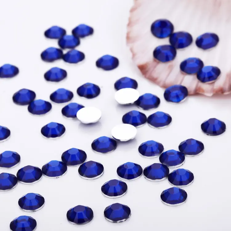 Strass decorati di arte del chiodo della resina blu reale delle perle di cristallo allentate posteriori piane all'ingrosso 4mm
