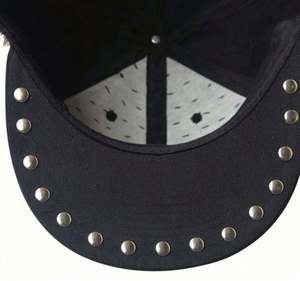 Gorra de béisbol unisex de lona ajustable con remaches y púas plateadas, estilo punk, rock, hip hop, con diseño de erizo - Product Image 4