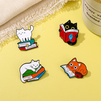 Broche en émail personnalisable Chat et Livre - Broche de revers en métal avec motif Chat Lecteur - Texte/Motif personnalisé pour la décoration de vêtements
