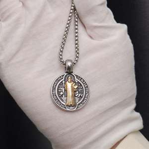 <span class=keywords><strong>Collier</strong></span> pendentif médaillon en métal religieux rond avec croix de Jésus, Saint Benoît, bijoux catholiques - Product Image 3