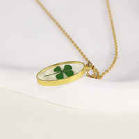 Collier trèfle à quatre feuilles véritable pour femme, personnalisable en usine, avec pendentif porte-bonheur en résine transparente simple