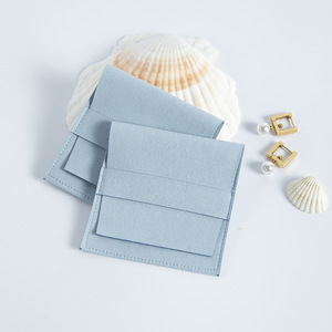 Pochette à bijoux rectangulaire en microfibre velours bleu clair 8x8cm avec fermeture à pression pour emballage de bracelets, vente en gros - Product Image 3