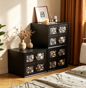Mueble de Almacenamiento Moderno de Madera Negra con Paneles Florales y Perillas Doradas para Sala de Estar - Product Image 2