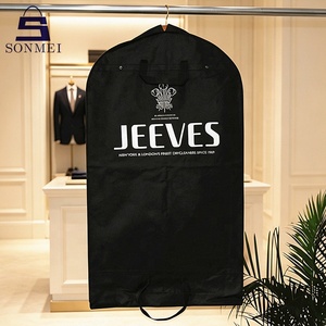 Housse anti-poussière noire non tissée de qualité supérieure, personnalisée, avec poignées robustes et soufflet - Product Image 1