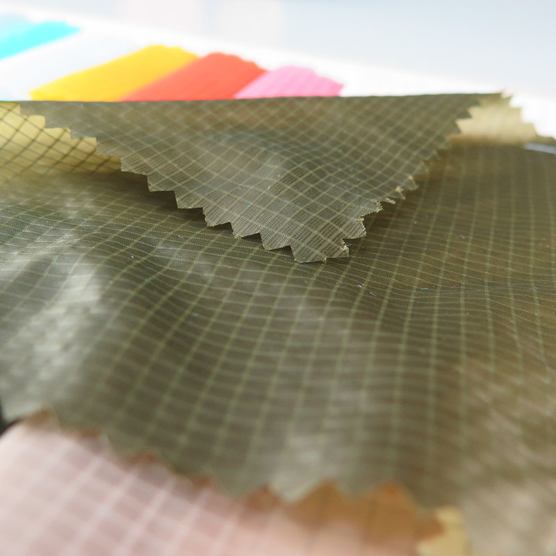 Лидер продаж 2020, плетеная простая ткань 15D, легкая нейлоновая клетчатая ткань ripstop для улицы, пуховики, ветровка