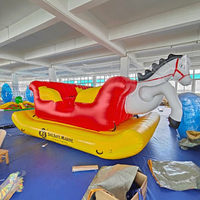 Bateau gonflable tractable en forme de chariot de cheval, 4 places, 5,5 m, rouge, jaune, blanc, personnalisable en usine, pour divertissement aquatique