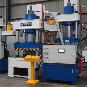 Presse hydraulique à quatre colonnes de 315 tonnes avec une rampe d'échappement et un vérin poussoir pour le forgeage à chaud des écrous - Product Image 4