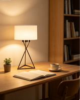 Lampe de table LED contemporaine et écologique pour chambre et salon, abat-jour en tissu crème, douille E26, alimentation DC/AC, commande par interrupteur à capteur