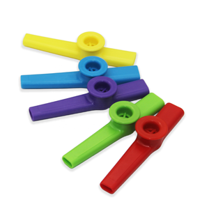 Kazoo en plastique <span class=keywords><strong>un</strong></span> <span class=keywords><strong>instrument</strong></span> <span class=keywords><strong>de</strong></span> <span class=keywords><strong>musique</strong></span> amusant pour jouer des modèles chauds en gros d'usine - Product Image 5