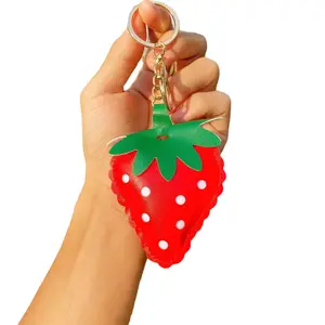 귀여운 딸기 가죽 열쇠 고리 걸이 여자의 지갑 가죽 장식 자동차 열쇠 고리 선물 딸기 열쇠 고리