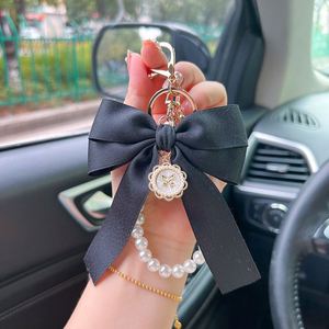 Porte-clés élégant avec nœud et perles pour femme, breloque de sac, support de clés de voiture avec pendentif, porte-clés féminin en soie - Product Image 1