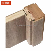 Porte en bois massif composite avec des lignes décoratives sculptées et un design en incrustation, porte intérieure en MDF mélaminé pour villa et hôtel