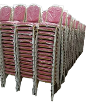 Chaise d'événement empilable à cadre doré, rouge, pour salle de banquet, idéale pour l'église, les mariages, les cérémonies, les fermes et les hôtels - Vente en gros