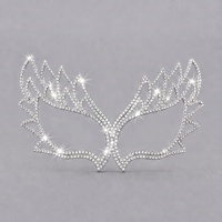 Masque de mascarade papillon en cristal rouge avec détails papillon en strass pour masque de luxe en filigrane argenté avec rouge