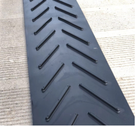 Cinta transportadora industrial tipo Chevron de 12Mpa, duradera, con patrón en U, de caucho de 25 mm, para puertos y canteras, suministro de fábrica YUPHENG - Product Image 3