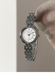 Reloj de Pulsera Dorado Retro Minimalista, Estilo Estudiantil, Alta Calidad, Aleación Resistente al Agua, Movimiento de Cuarzo - Product Image 2