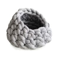 Lit pour chien et chat en fausse fourrure colorée de luxe, de petite taille, rembourré de coton, tissé à la main, style Ins, avec un toucher doux et moelleux