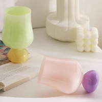 Verres à vin en forme de tulipe dans des couleurs macaron