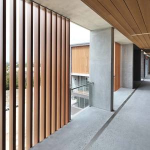 Tubes anti-fissure étanches en composite <span class=keywords><strong>de</strong></span> bois <span class=keywords><strong>plastique</strong></span> résistant au feu anti-UV personnalisés WPC persienne et décoration d'écran - Product Image 3