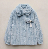 Manteau court en fausse fourrure de lapin pour femme, bleu ciel clair, à revers large gaufré, avec nœud perlé, manches lanternes, coupe ample, vêtement d'extérieur d'hiver