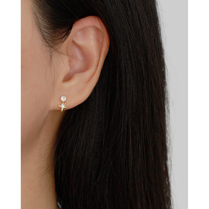 Orecchini a perno a stella in <span class=keywords><strong>argento</strong></span> sterling 925 all'ingrosso con zirconia cubica per piercing helix e <span class=keywords><strong>trago</strong></span> da donna - Product Image 3