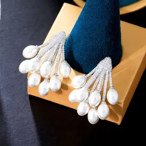 Tren Unik Cubic Zirconia Kristal Pernyataan Besar Perak Disepuh Pearl Cluster Bridal Menjuntai Drop Earrings untuk Wanita Perhiasan