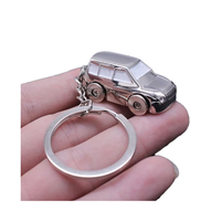 Porte-clés personnalisé en alliage de zinc, modèle de voiture 3D, miniature de véhicule SUV en métal moulé sous pression, poli, souvenir promotionnel, cadeau, logo OEM