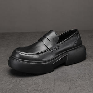 Chaussures élégantes pour hommes en cuir à boucle, style mocassin, pour occasions formelles ou décontractées - Product Image 1