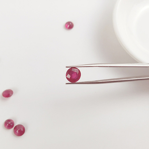 SGARIT Trang Sức Bán Buôn Đá Quý Rời <span class=keywords><strong>Ruby</strong></span> Tự Nhiên Cắt Tròn Rực Rỡ 7Mm 8Mm Cho Trang Sức Tùy Chỉnh Hạt Mặt <span class=keywords><strong>Ruby</strong></span> - Product Image 3