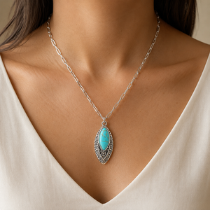 Collana con Ciondolo Inciso Floreale, Design Vintage per Donne - Product Image 2