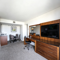Ensemble de meubles sur mesure pour chambre d'hôtel moderne : lit, tête de lit, meuble-lavabo de salle de bain, bureau, armoire – Construction en contreplaqué ODM