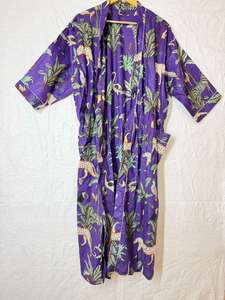 Batas Kimono de Algodón con Estampado de Selva Morada, Hechas a Mano, de Terciopelo de Algodón, para el Desayuno o el Té - Product Image 4