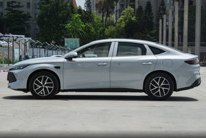 BYD QIN L DM-i – Nouvelle berline hybride électrique de taille moyenne BYD Qin Plus 5 places de haute qualité – Autonomie de 80 km - Product Image 5
