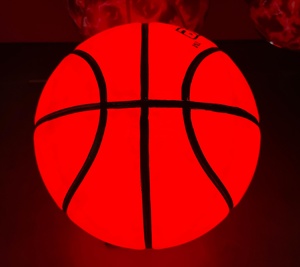 <span class=keywords><strong>Basket</strong></span>-ball lumineux à LED rechargeable de taille 7 pour adultes <span class=keywords><strong>basket</strong></span>-ball en caoutchouc brillant lumineux imprimé de logo personnalisé qui brille dans le noir - Product Image 2