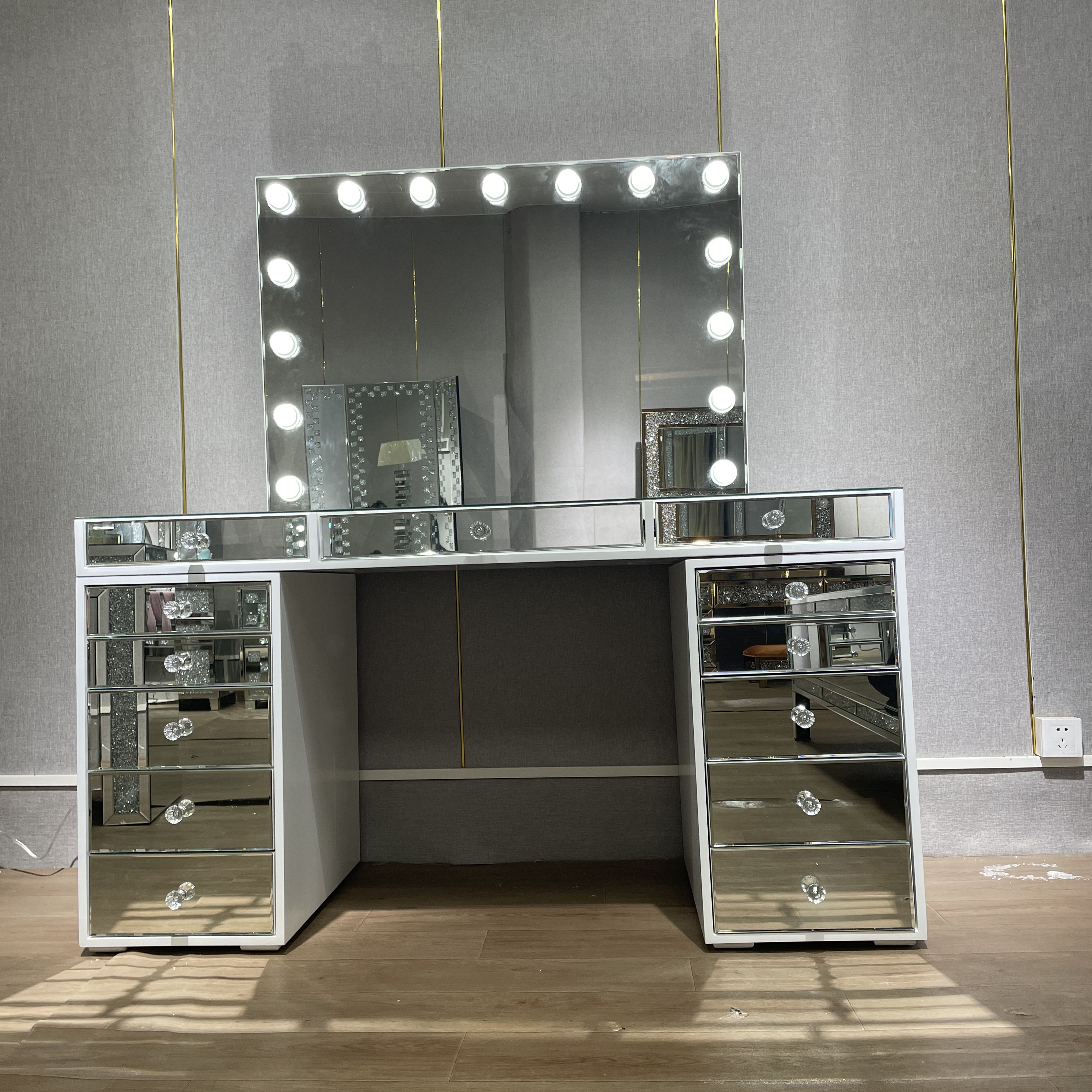 Mirror+lamp+dressing table