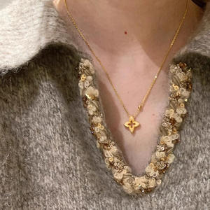 Raffinata Collana con Ciondolo Quadrifoglio Placcato Oro in Acciaio al Titanio con Zirconi - Product Image 6