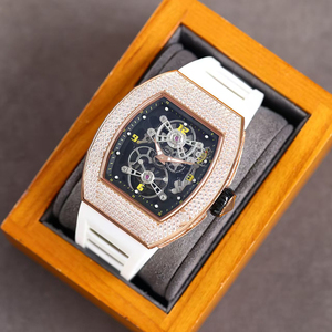 Montre de luxe pour homme plaquée or rose, sertie de diamants, avec cadran squelette en cristal saphir et bracelet en caoutchouc noir, mouvement mécanique, entièrement sertie de pierres. - Product Image 2