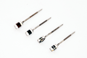 Vis de bouton de queue de violon artisanal en acier inoxydable et fibre de carbone pour Arcos brésiliens, vis chromées - Product Image 2