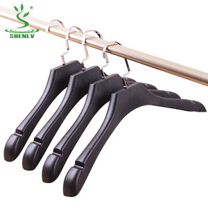 แม่พิมพ์แขวนพลาสติกไหล่กว้างสำหรับชุดสูทและเสื้อคลุมสำหรับใช้ในครัวเรือน - Product Image 3