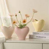 Dropshipping Shopify Vase en forme de cœur de style insta très attrayant pour les familles d'accueil/chambres modèles Salon Arrangeur de fleurs en céramique