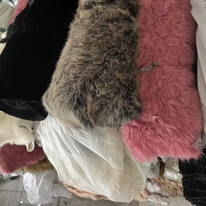 Rouleau KG de rideaux en <span class=keywords><strong>fausse</strong></span> <span class=keywords><strong>fourrure</strong></span> à poils longs artificiels mélangés à prix réduit - Product Image 2