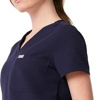 Blouse médicale pour femme, col en V, manches courtes, polyester, avec poche poitrine unique et fente latérale, pour hôpital, OEM
