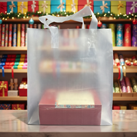 Sac de shopping en HDPE/LDPE à fond carré, avec poignée souple en boucle, durable, réutilisable, avec logo imprimé personnalisé, pour l'emballage de vêtements et de chaussures