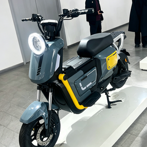 Moto électrique urbaine à grande vitesse avec moteur brushless longue portée pour les trajets quotidiens - Product Image 1