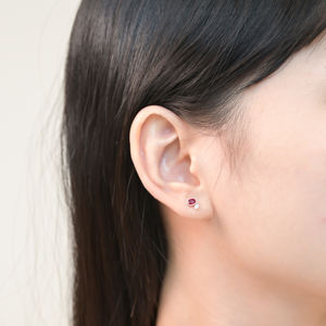 Boucles d'oreilles de haute qualité en gros, bijoux en or massif 18 carats, pierres précieuses naturelles de coupe ovale, rubis rouge vif, boucles d'oreilles pour usage quotidien - Product Image 4