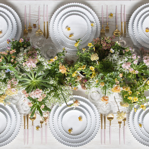 Service de vaisselle moderne en céramique et porcelaine, avec bordure perlée blanche, comprenant assiettes de présentation et assiettes de dîner, pour mariage, restaurant et fête - Product Image 6