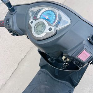 Scooter Sportivo <span class=keywords><strong>Kymco</strong></span> Racing 150cc 4 Valvole a Iniezione Elettronica in Ottime Condizioni, Display LCD, Alta Potenza, Agile per la Guida in Città - Product Image 3