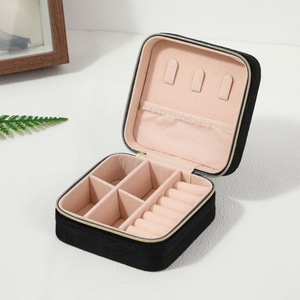 Portagioie da Viaggio Mini Portatile Personalizzato con Cerniera per Anelli e Orecchini, Piccolo Cofanetto in Velluto per Collane - Product Image 6