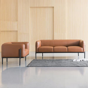 أريكة عصرية بثلاثة مقاعد من الجلد الصناعي مع وسائد من الفوم عالي الكثافة لغرفة المعيشة وغرفة العائلة - Product Image 1